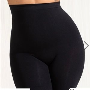 Black empetua shape wear shorts